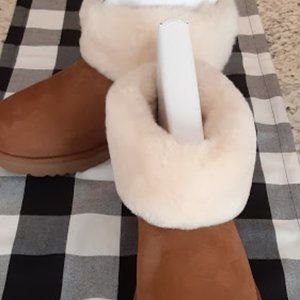UGG CLassic Mini Fluff Size 11-NEW